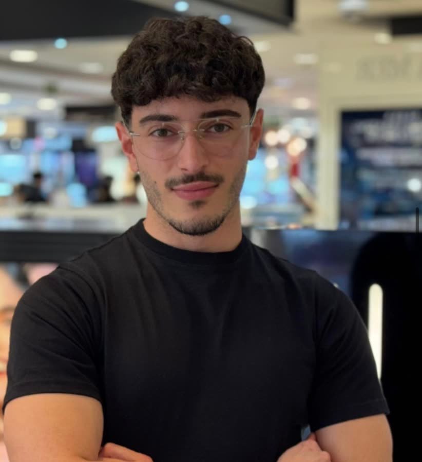 Javi, maquillador profesional en Ana Tudela
