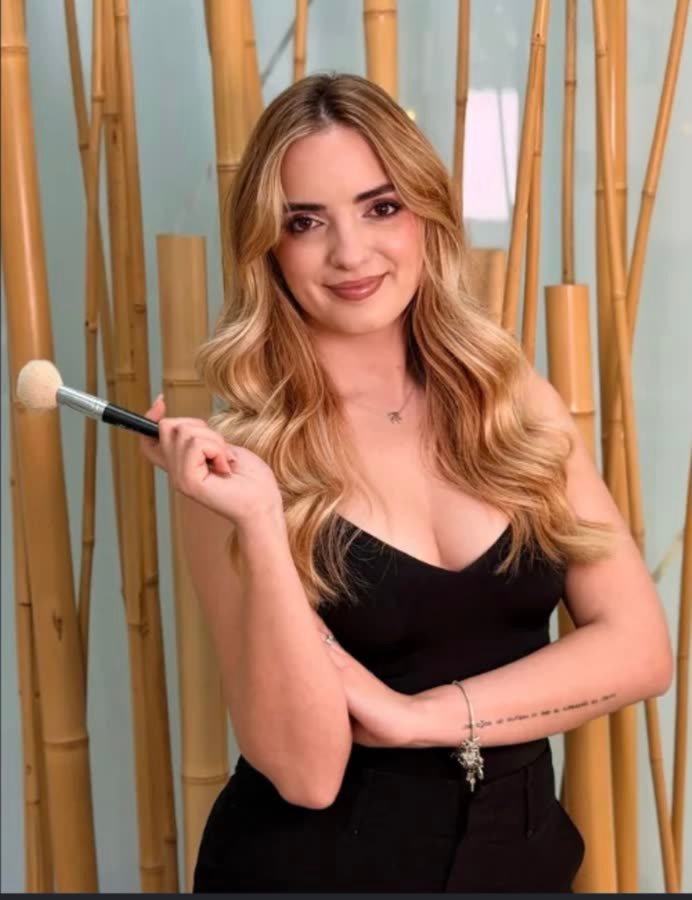 Tania, maquilladora y especialista en cuidado facial en Ana Tudela