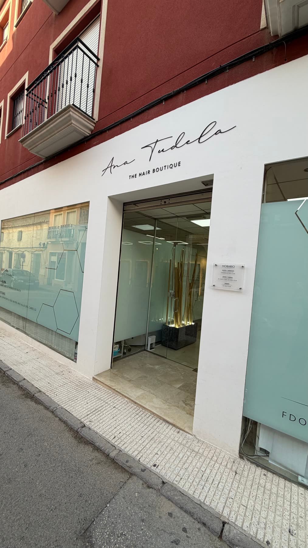 Escaparate de Ana Tudela con el lema Respira, Calma, Ritual
