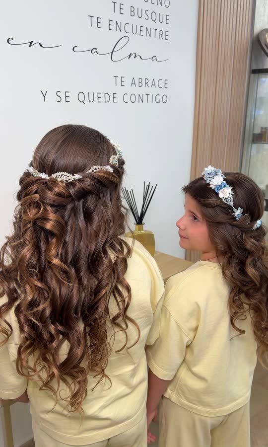Semirecogidos infantiles con corona de flores
